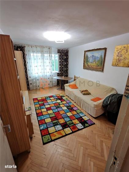 Apartament cu 3 camere semidecomandat în Crâng