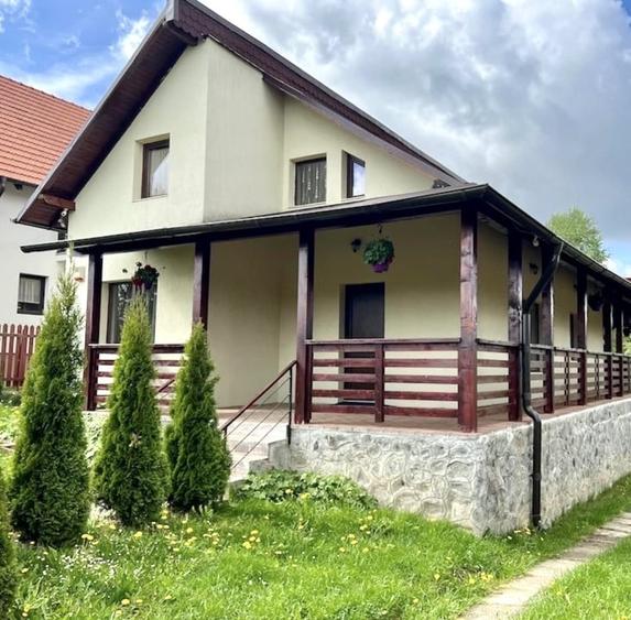 Casă individuală cu 8 camere cu Teren 600 Mp în Beliș