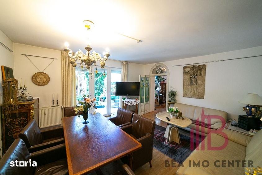 Casă cu 7 camere cu Teren 381 Mp în Intim