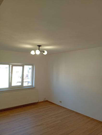 Apartament cu 2 camere decomandat în Craiovița Nouă