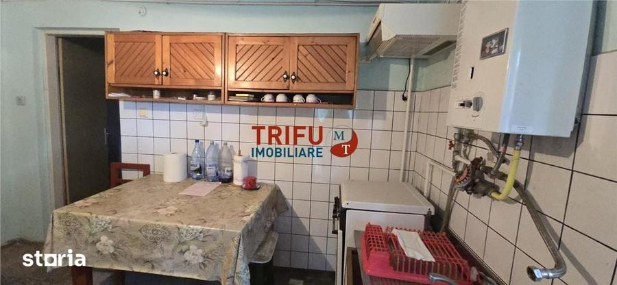 Casă cu 3 camere cu Teren 1827 Mp în Central