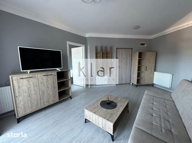 Apartament cu 3 camere semidecomandat, mobilat în Bulgaria