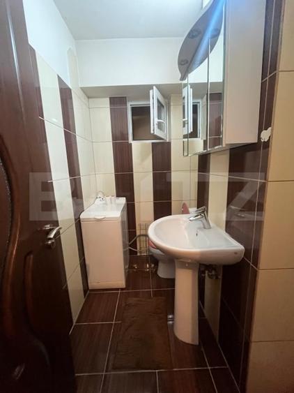 Apartament cu 3 camere decomandat, mobilat în Valenta