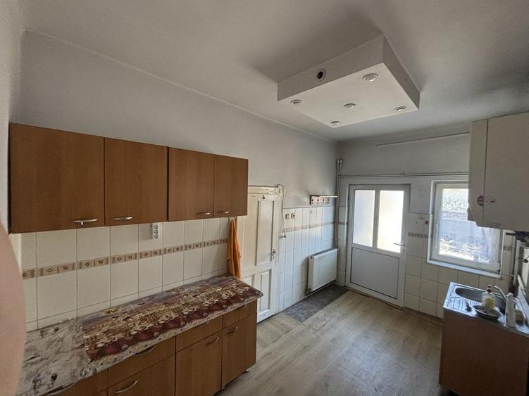Casă cu 3 camere cu Teren 208 Mp în Central