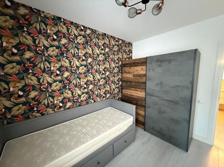 Apartament cu 3 camere semidecomandat, mobilat în Pipera