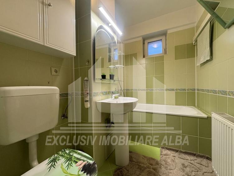 Apartament cu 2 camere semidecomandat, mobilat în Central
