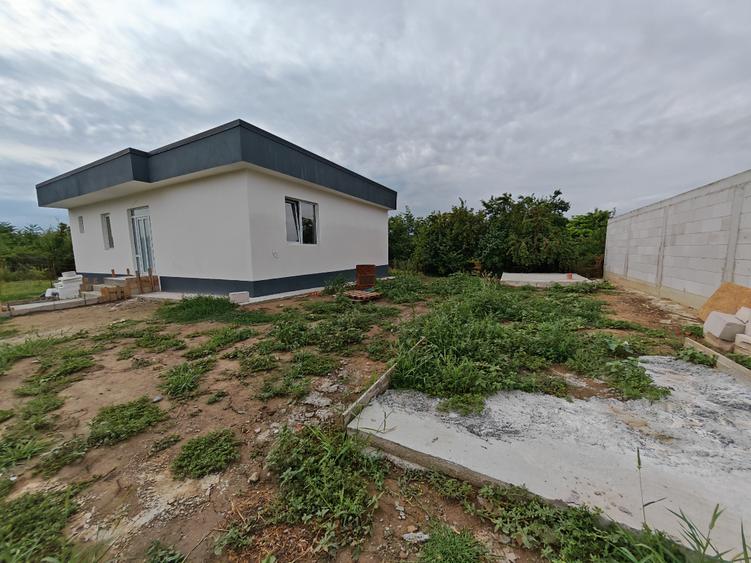 Casă individuală cu 4 camere cu Teren 300 Mp în Lumina