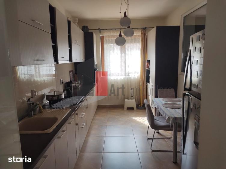 Casă cu 4 camere cu Teren 300 Mp în Glina