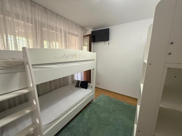 Apartament cu 3 camere semidecomandat în Unirii