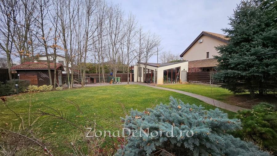 Casă individuală cu 6 camere cu Canalizare în Ostratu