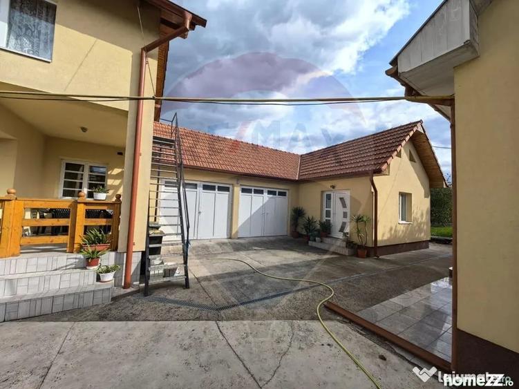 Casă cu 4 camere cu Teren 1295 Mp în Central