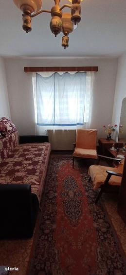 Apartament cu 3 camere decomandat în Ștefan cel Mare
