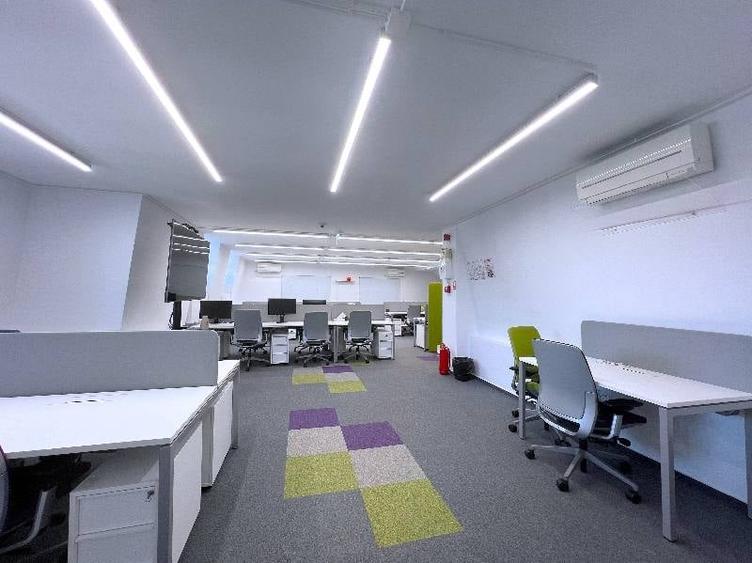 Birou, de 741 mp, în Universitate