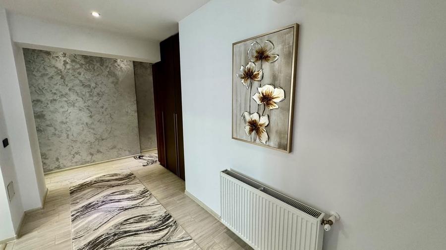 Apartament cu 4 camere decomandat, mobilat în Tractorul