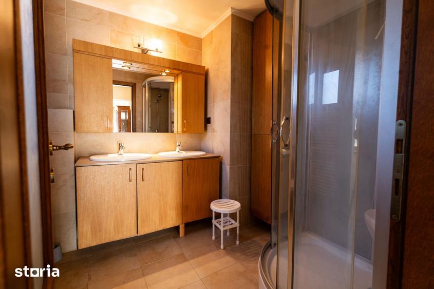 Casă cu 5 camere cu Teren 1085 Mp în Sava