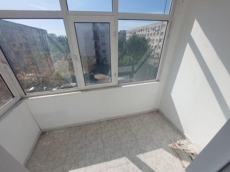 Apartament cu 2 camere decomandat în Micro 12