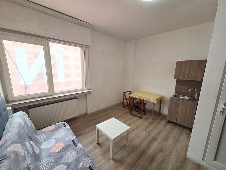 Garsonieră semidecomandată în Romană