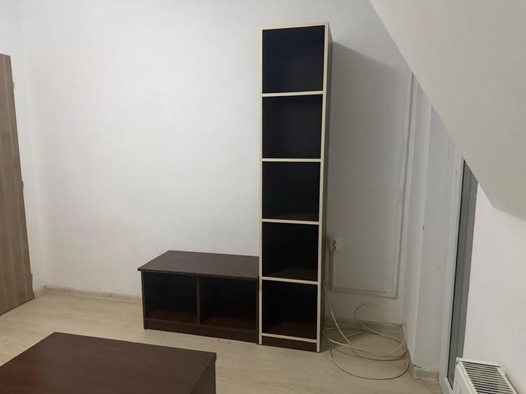 Apartament cu 3 camere decomandat în Exterior Vest
