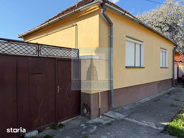 Casă cu 3 camere cu Canalizare în Hălchiu