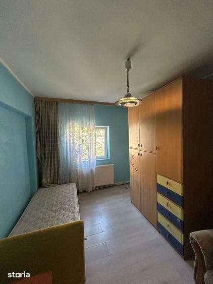 Apartament cu 3 camere decomandat în Sud