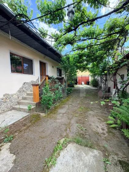 Casă cu 4 camere cu Teren 893 Mp în Șercăița