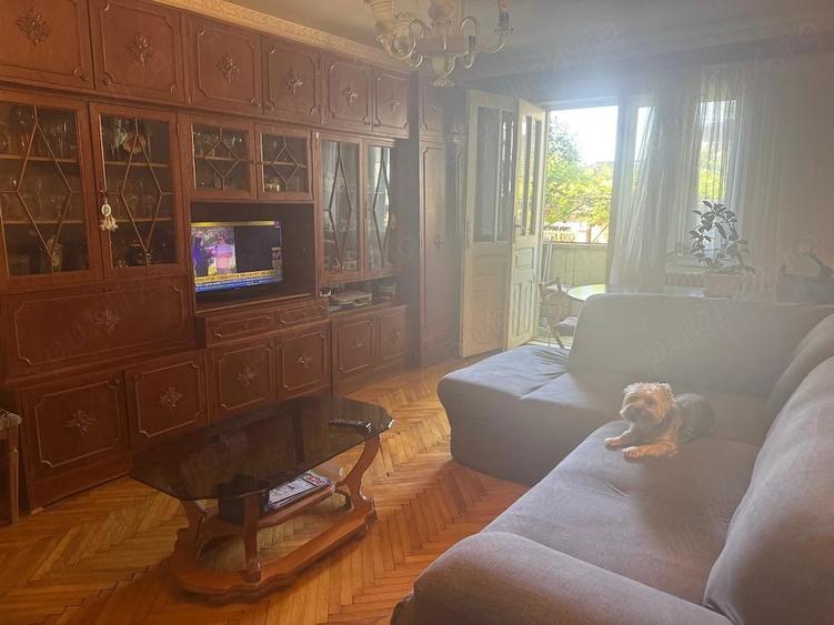 Apartament cu 3 camere decomandat în Central