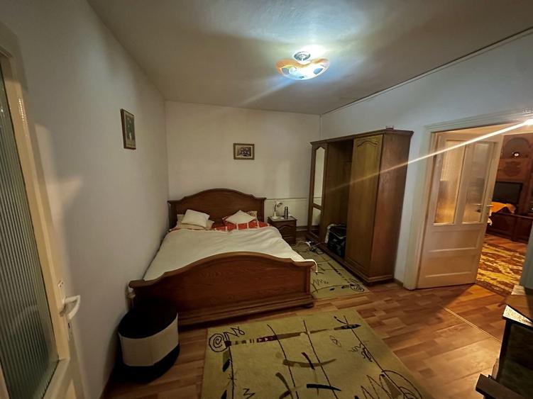 Casă individuală cu 7 camere cu Canalizare în Sânmartin