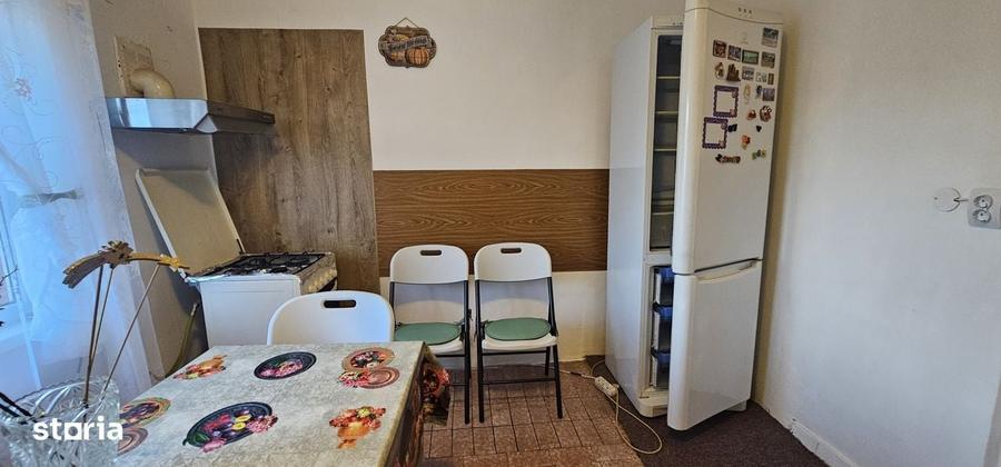 Apartament cu 3 camere decomandat în Calea București