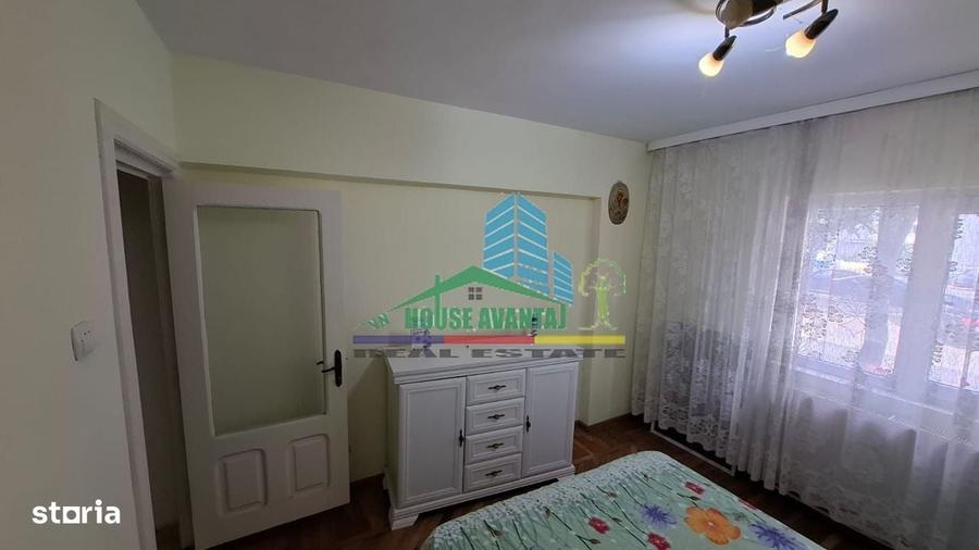 Apartament cu 4 camere decomandat în Central