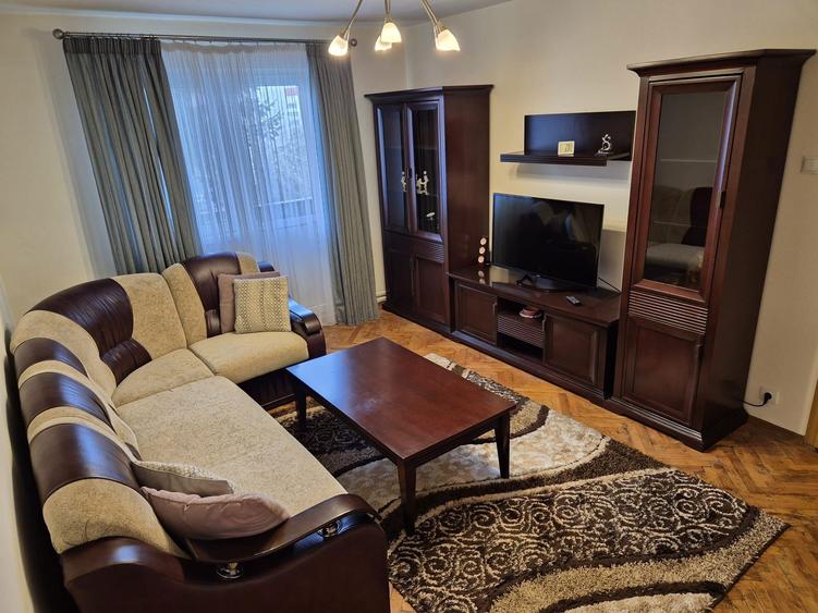 Apartament cu 3 camere semidecomandat în Hipodrom 2
