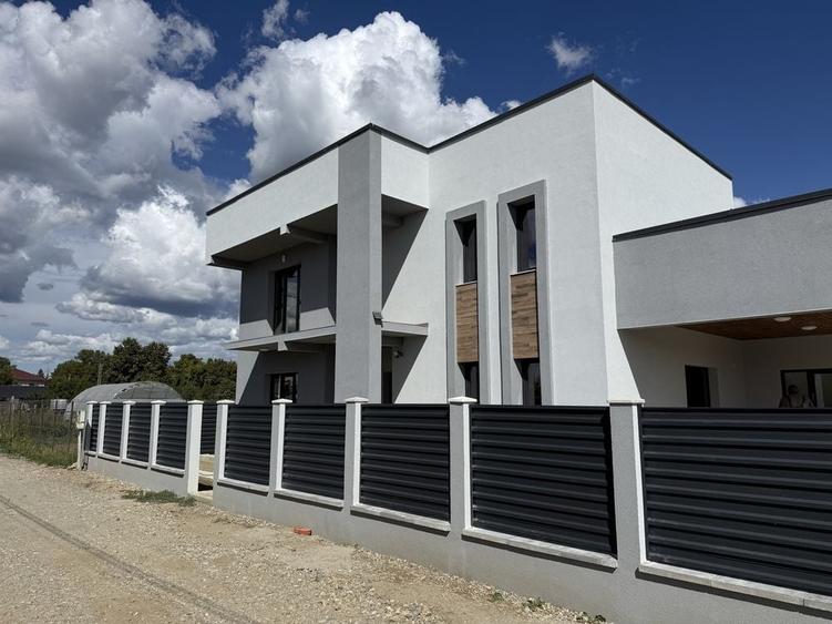 Casă cu 4 camere în Ștefănești