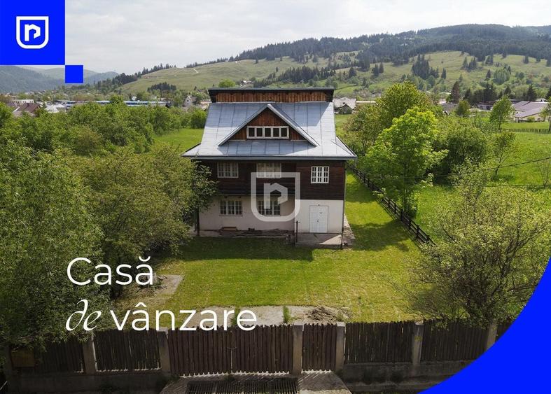 Casă individuală cu 7 camere cu Teren 700 Mp în Central