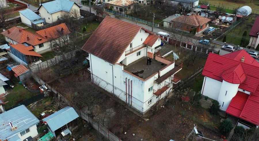 Casă individuală cu 12 camere cu Canalizare în Mușcel