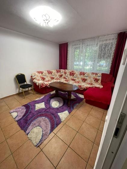 Apartament cu 4 camere semidecomandat în Central
