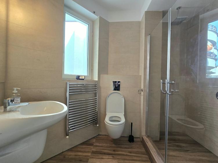 Apartament cu 5 camere în Nordului