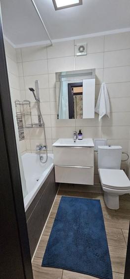 Apartament cu 3 camere decomandat, mobilat în Titan