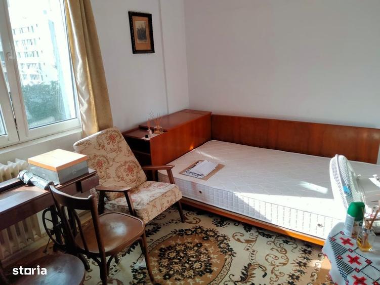 Apartament cu 3 camere semidecomandat în Bucur Obor