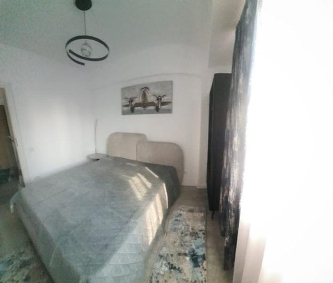 Apartament cu 3 camere decomandat, mobilat în Pajura
