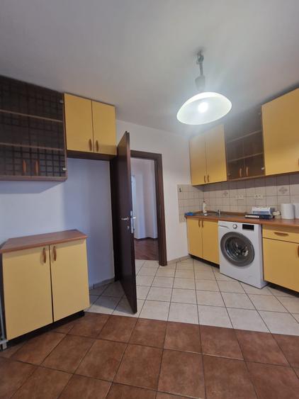 Apartament cu 3 camere decomandat în Nerva Traian