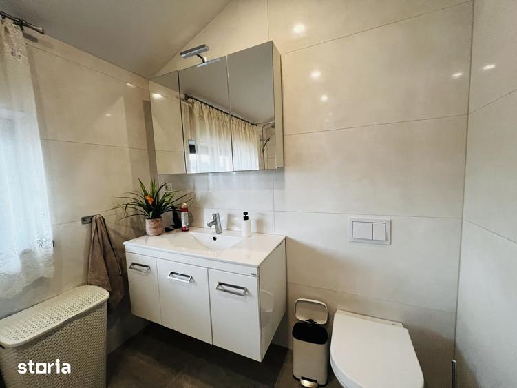 Casă cu 5 camere cu Teren 860 Mp în Sânmihaiu Român