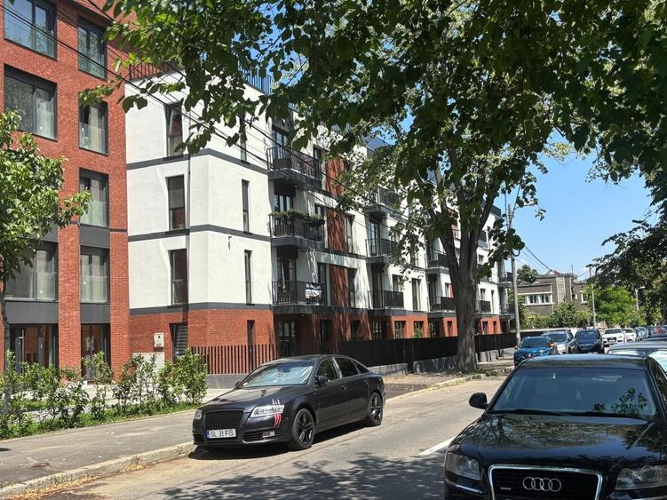 Apartament cu 2 camere semidecomandat în Vulturu