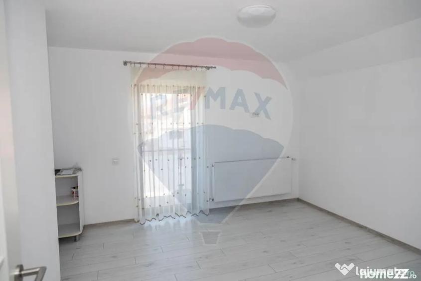 Casă cu 5 camere cu Teren 378 Mp în Sânpetru