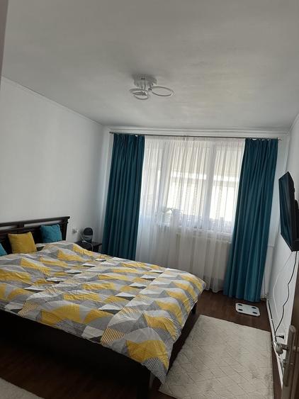 Apartament cu 3 camere semidecomandat în Central