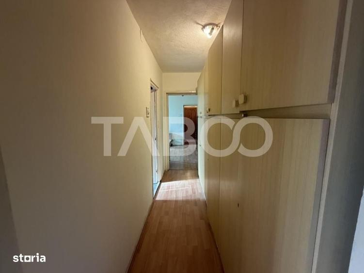 Apartament cu 3 camere semidecomandat în Central