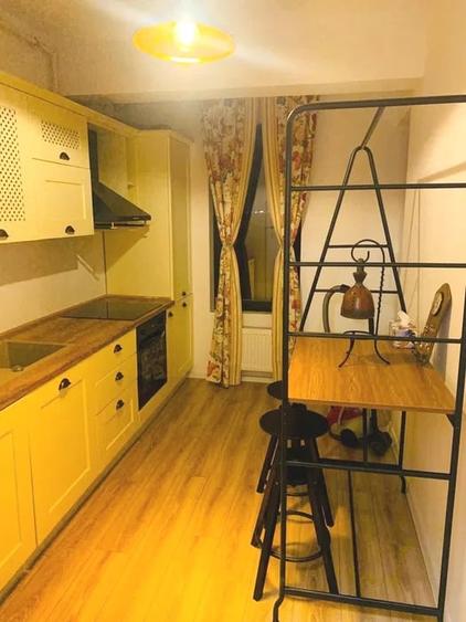 Apartament cu 3 camere decomandat, mobilat în Sisești