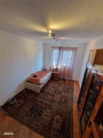 Apartament cu 3 camere semidecomandat în Circumvalațiunii