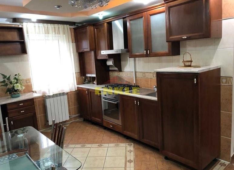 Apartament cu 4 camere decomandat, mobilat în Central