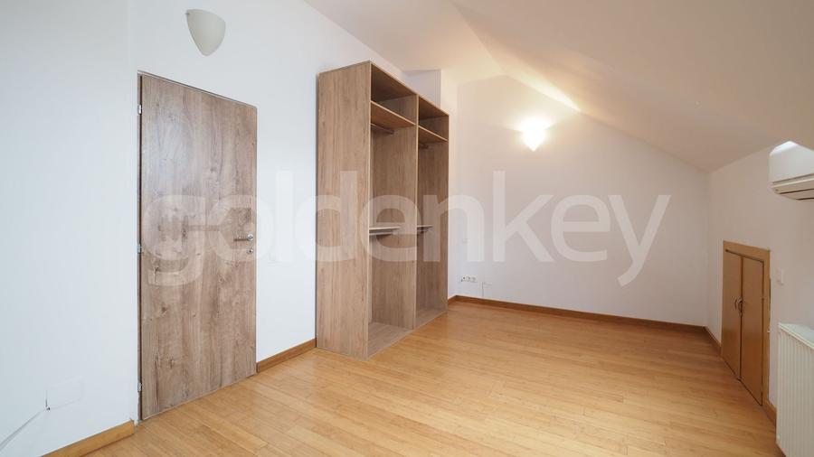 Duplex cu 5 camere cu Piscina în Iancu Nicolae