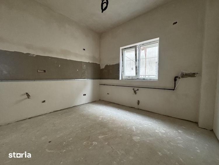Casă cu 5 camere cu Teren 270 Mp în Girocului