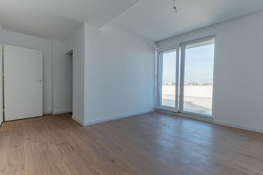 Apartament cu 3 camere semidecomandat în Metalurgiei